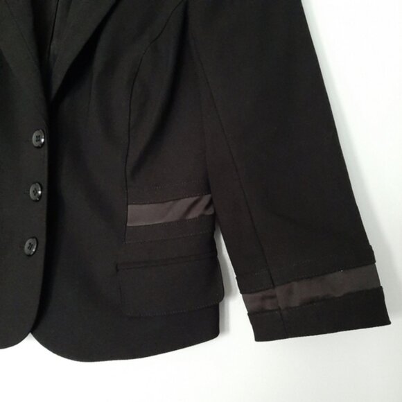 BEBE Cropped Satin Detail 3/4 Sleeve Blazer Jacket Button Front Black Sz 8 - Picture 5 of 15